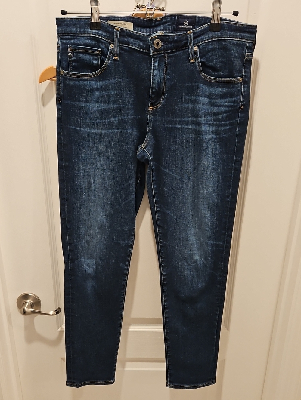 AG Jeans  The Stevie Ankle 31